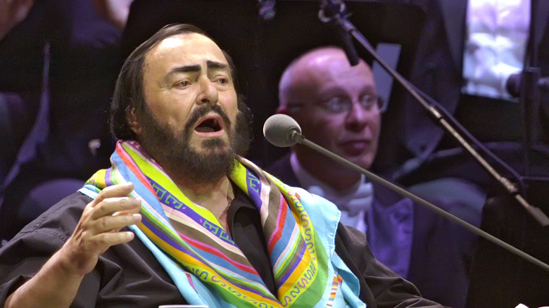 Luciano Pavarotti singing