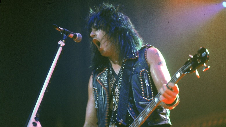 Nikki Sixx singing