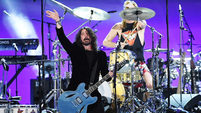 Dave Grohl and Taylor Hawkins onstage
