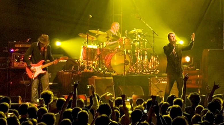 Cropped photo by Maxcoles135 of The Verve performing at Madison Square Garden in 2008
