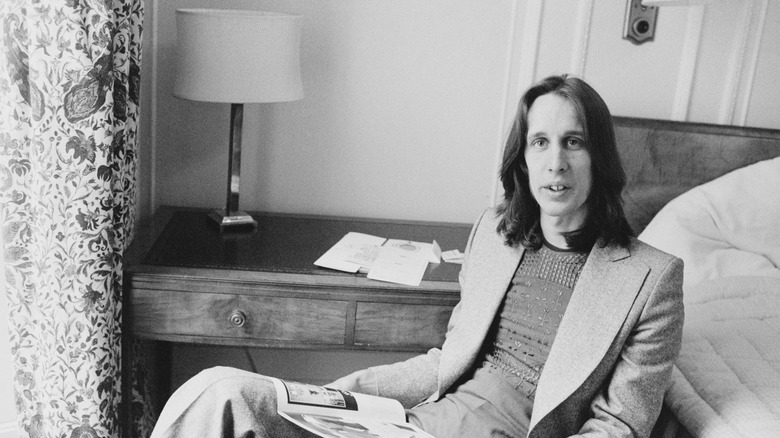 Todd Rundgren in a hotel room in 1975