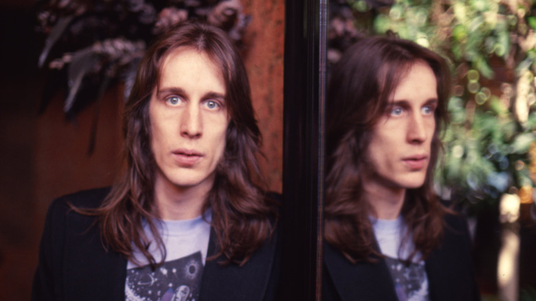 Todd Rundgren in front of a mirror 1977