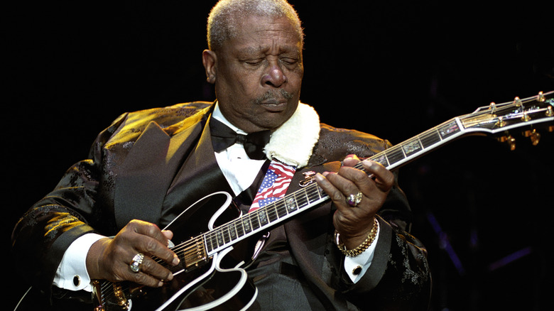 Blues singer with guitar