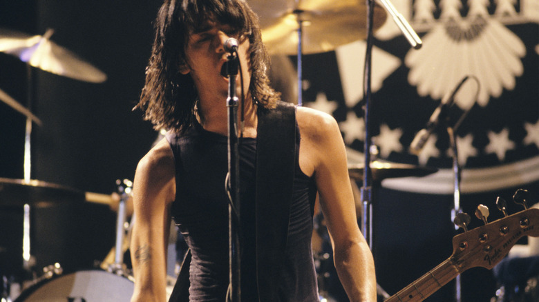 Dee Dee Ramone onstage