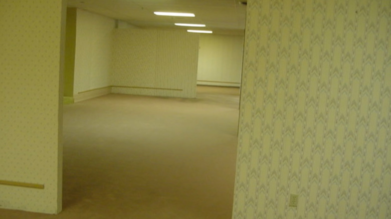 Connecting rooms with yellow wallpaper from The Backrooms