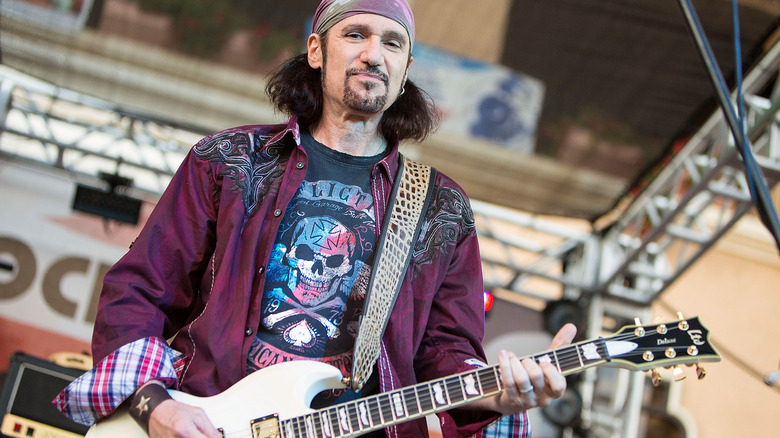 Bruce Kulick playing guitar