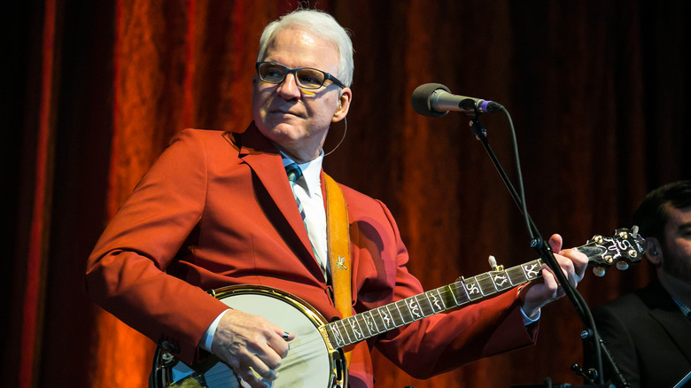 Steve Martin plays 5-string banjo