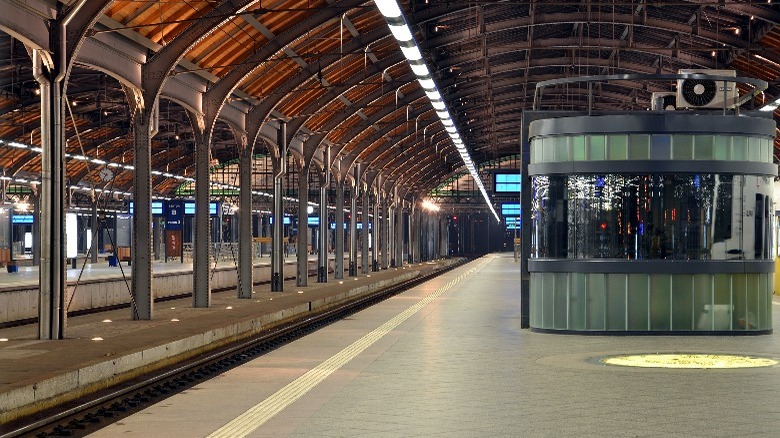  Wrocław Główny (to 1945 Breslau Hauptbahnhof) train station by night