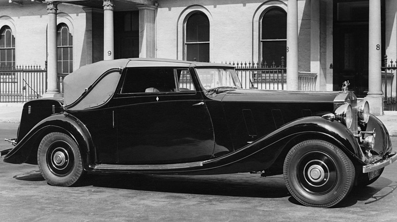 1930s luxury car