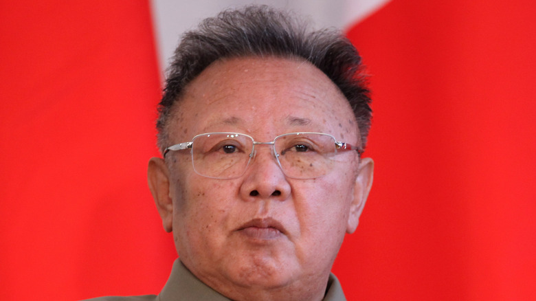 Kim Jong Il on stage