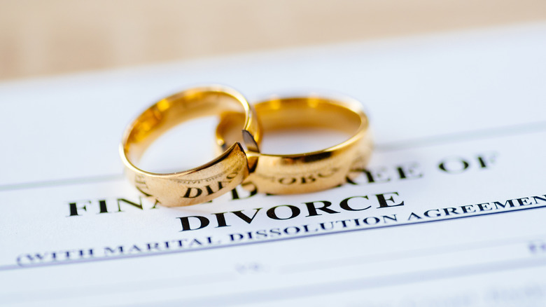 broken rings and divorce papers