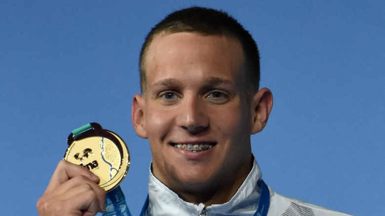 Caeleb Dressel with gold medal 