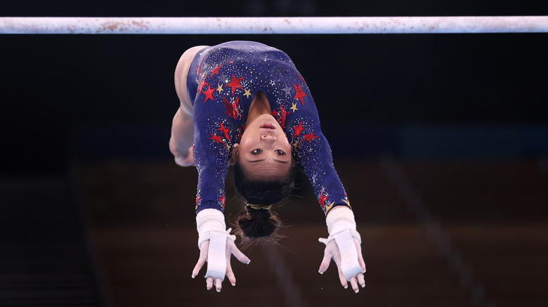 Suni Lee on uneven bars