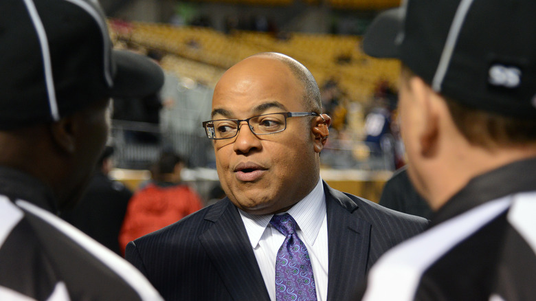 Mike Tirico talking with NFL officials