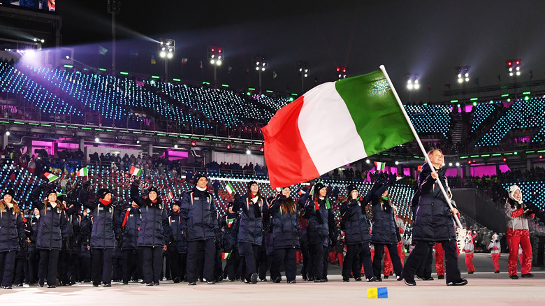 Italy team stands behind Italian flag