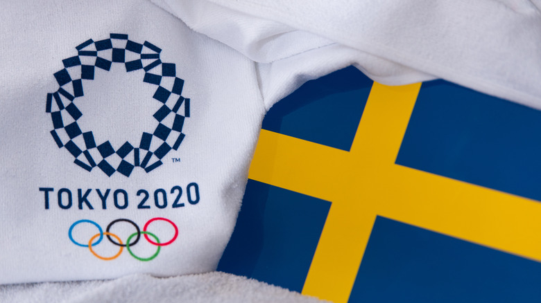 Swedish flag next to Tokyo Olympics symbol