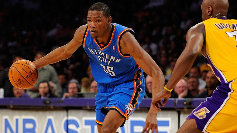 Kevin Durant playing basketball