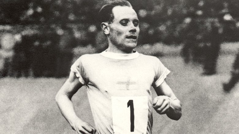 Paavo Nurmi running