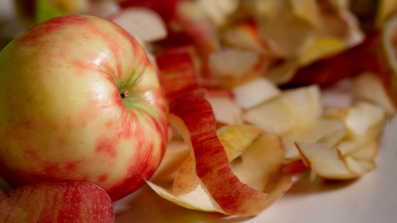 Apples and peel