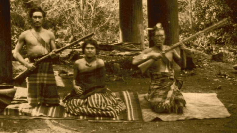 Maori with rifles