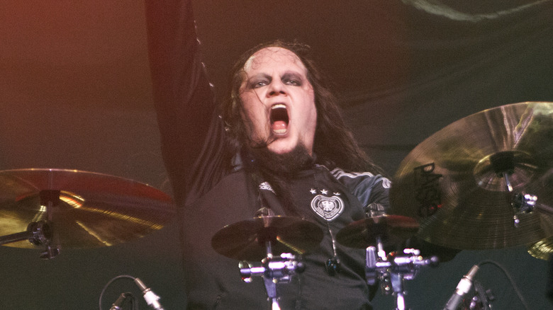 Joey Jordison performing
