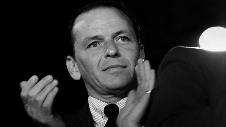 Frank Sinatra clapping hands