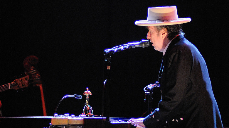 Bob Dylan on stage piano