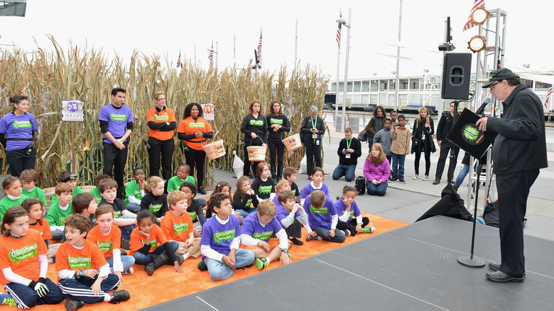 R.L. Stine reading to children outside