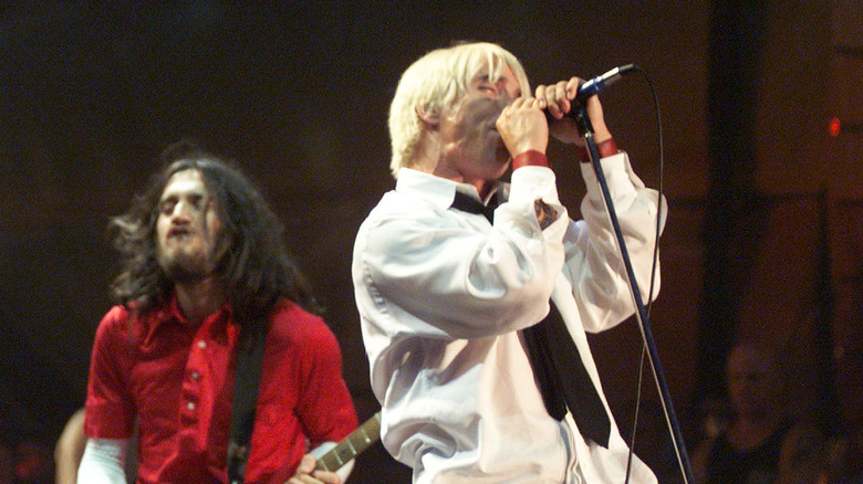 John Frusciante and Anthony Kiedis performing