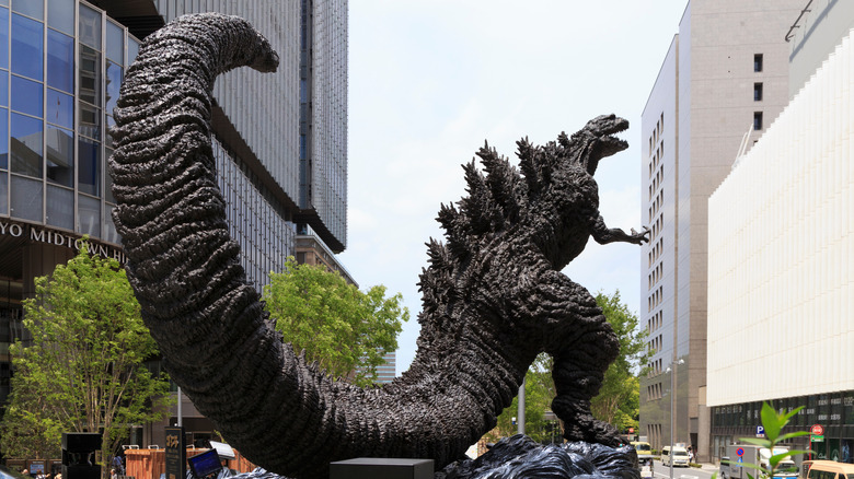 Godzilla in the city 
