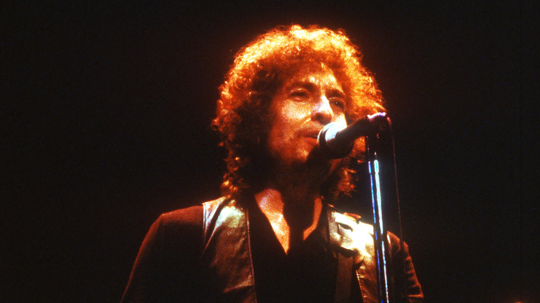 Bob Dylan singing 