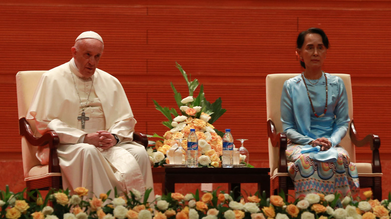 Pope Francis meets Aung San Suu Kyi