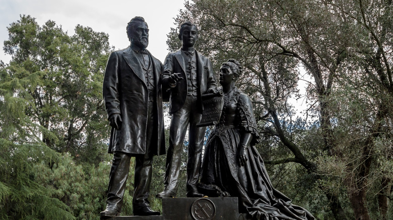 Statue of Stanford family