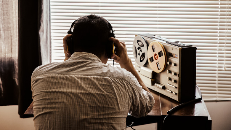 agent listening to records