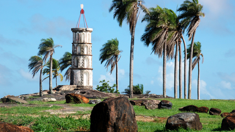 The tower that sent messages from the mainland to the islands