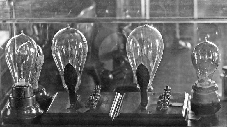 Early light bulbs