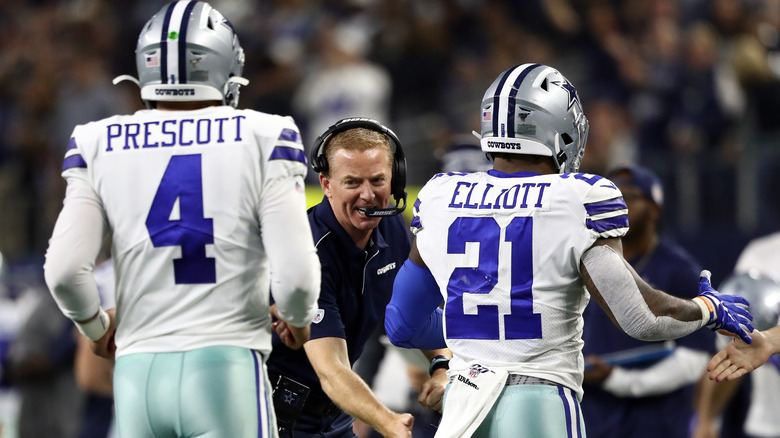 Dak Prescott and Ezekiel Elliott celebrate touchdown