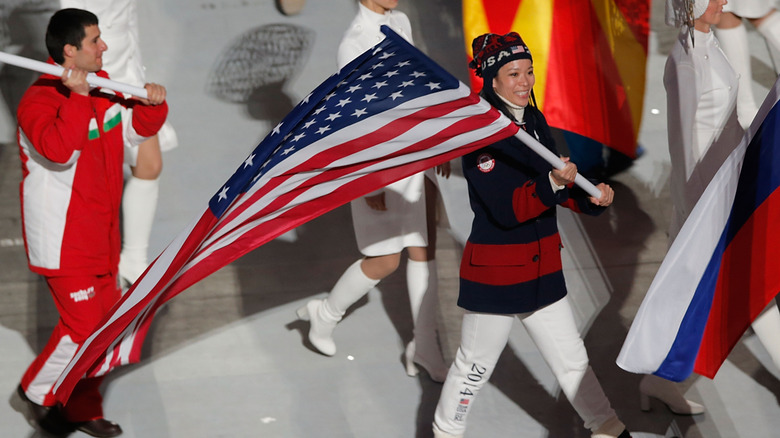  Julie Chu olympic flag ceremony