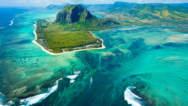 underwater waterfalls