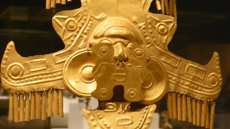 gold headpiece from 1st to 7th century Colombia