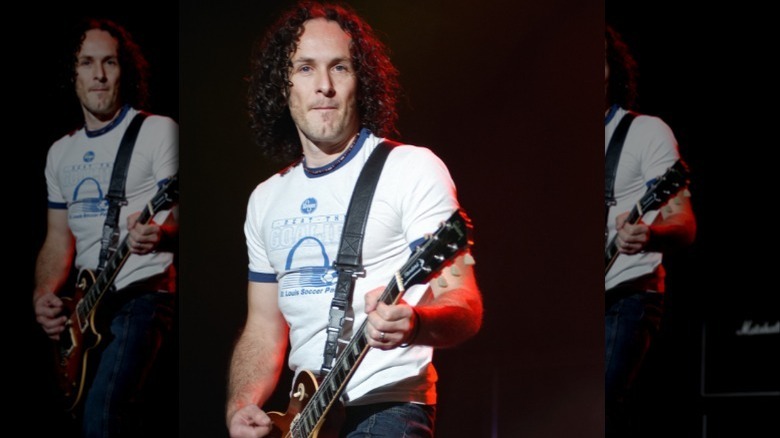 Vivian Campbell on stage