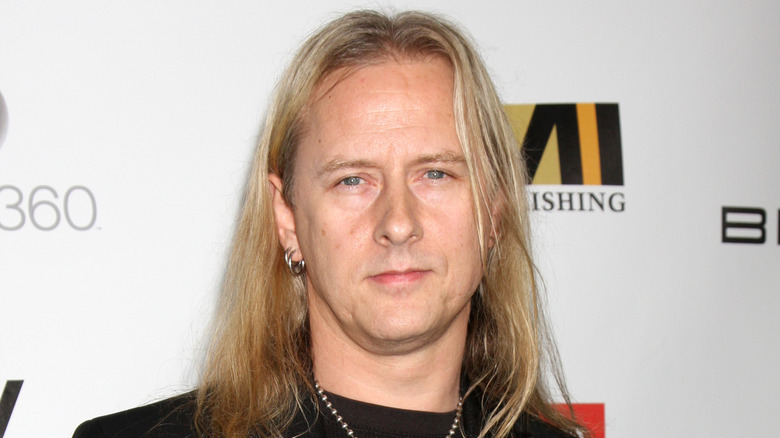Jerry Cantrell mouth closed
