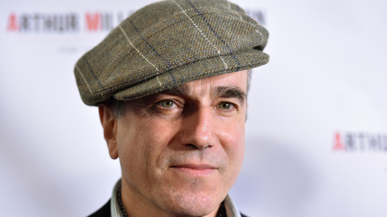  Daniel Day-Lewis wearing a hat