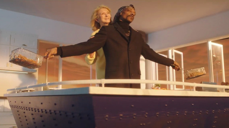 Martha Stewart and Snoop Dogg in Titanic spoof