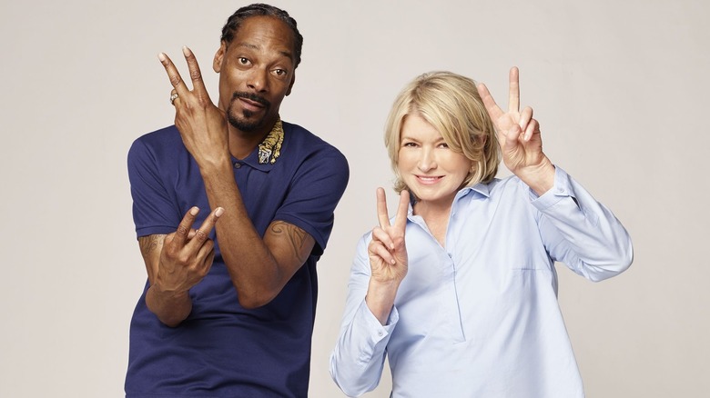 Snoop Dogg and Martha Stewart peace signs