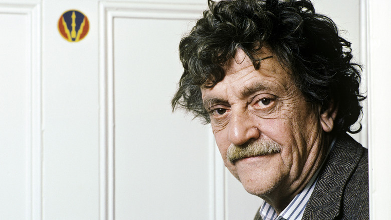 Kurt Vonnegut at home in 1988