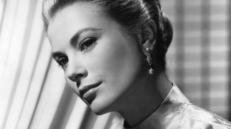 Grace Kelly, head to the side, posing