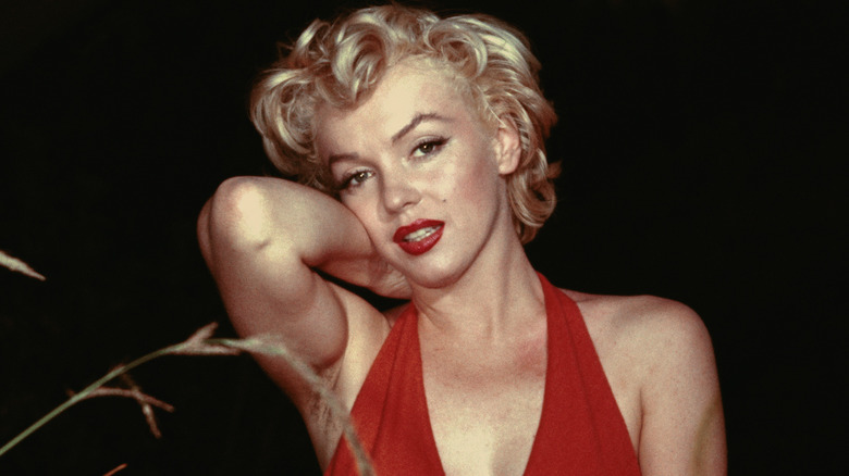 Marilyn Monroe posing