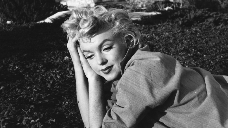 Marilyn Monroe posing