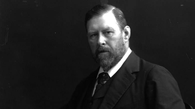 Bram Stoker posing for a photo